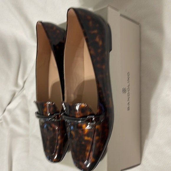 Everyday loafers. Gorgeous Patent leather print! - Picture 2 of 5